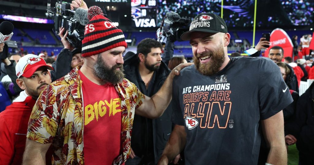 تتضمن خلاصة ما بعد الحفلة الخاصة بـ Travis و Jason Kelce’s Super Bowl “تسرب التيكيلا” ومخاوف العين الوردية