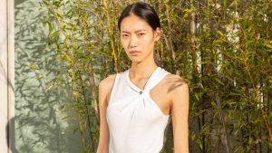 عارضة الأزياء Hejia Li تشارك ملابسها المثالية في Go-See