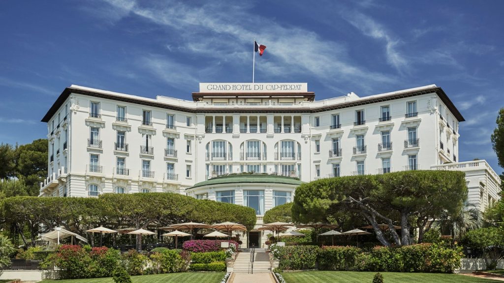 يلتقي العافية مع سحر هوليوود القديم في فندق Grand-Hotel du Cap-Ferrat