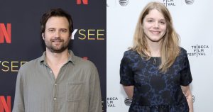 زوجة روس دوفر، مؤلفة مسلسل Stranger Things، لي جانياك تطلب الطلاق
