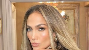 JLo هي زوجة الغوغاء الصامتة ونحن هنا من أجل ذلك