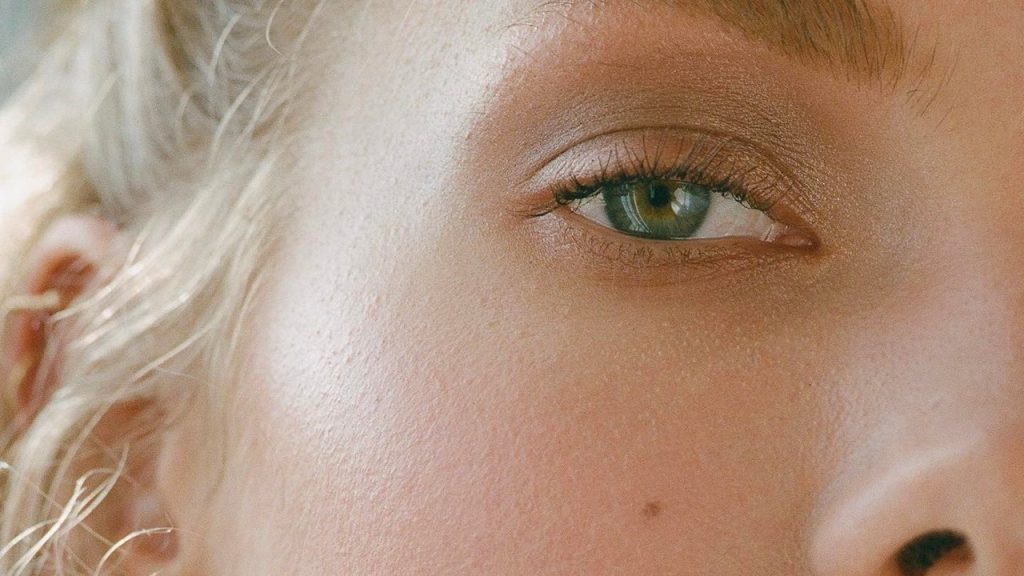 أفضل مبيعات التجميل: 14 منتجًا معتمدًا من Vogue للتسوق الآن