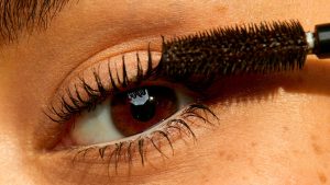 أفضل 10 ماسكارا من الصيدليات، معتمدة من قبل المحررين وفناني الماكياج