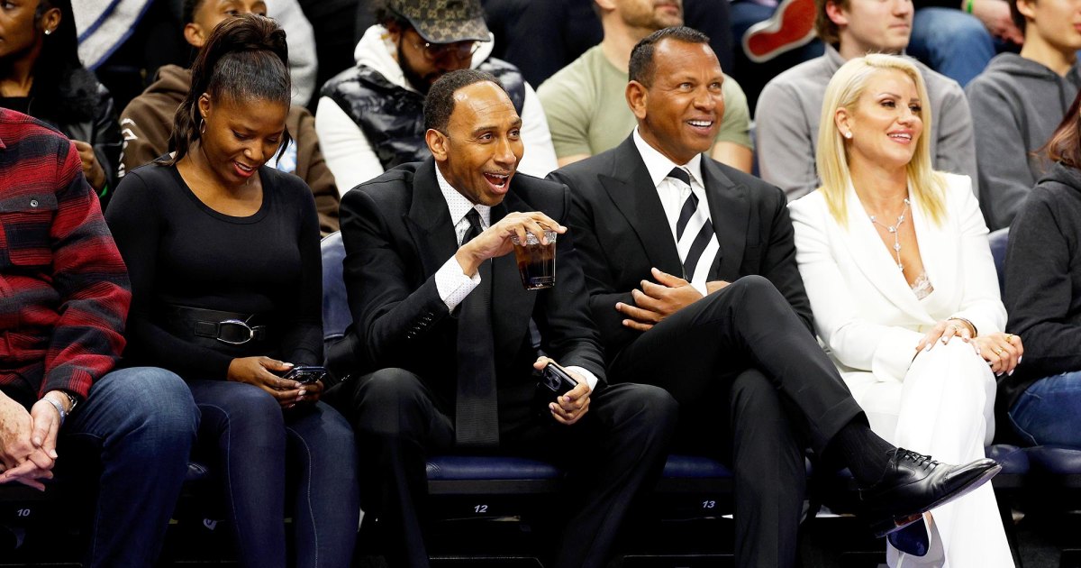 يشرح أليكس رودريغيز لماذا تبدو سمرته الفيروسية داكنة