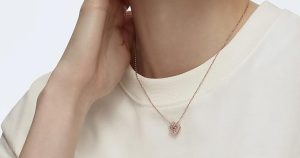 احصل على مجموعة مجوهرات Luxe Swarovski هذه بخصم 50% تقريبًا على Amazon