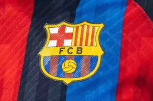 برشلونة الإسباني يسرق هدف الكرة السعودية!! الأندية السعودية تدافع عن المدرب الأبرز