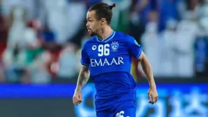 أهداه فريقه الفوز | الهلال السعودي يحتفل بعيد ميلاد ديلغادو بحضور خيسوس بعد إقصاء الاتحاد
