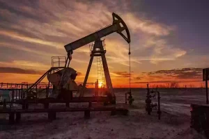 مفاجآت سارّة!! أنباء غير متوقعة عن حجم الطلب وسعر الفائدة يؤديان إلى ارتفاع أسعار النفط