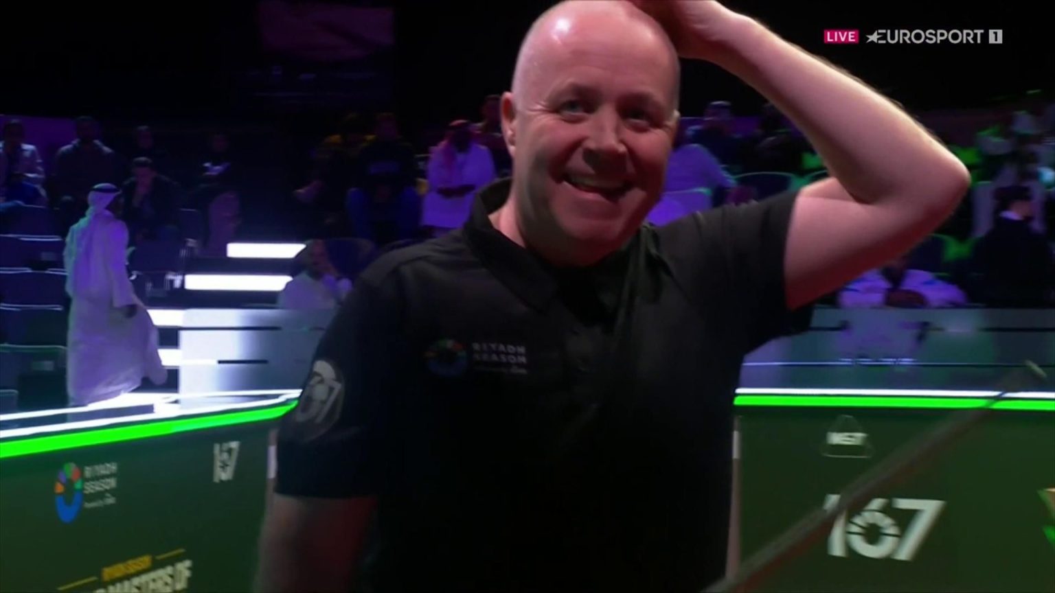 “لا يصدق تماما!” – كاد جون هيغينز أن يقوم بـ 167 استراحة على الرغم من تجول المتفرجين أثناء الاستراحة