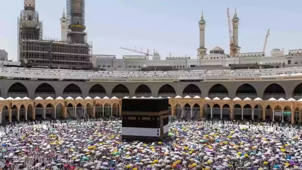 اعتمر مجانًا 100% | السعودية تطرح تأشيرة العمرة المجانية.. وهذه شروط الحصول عليها
