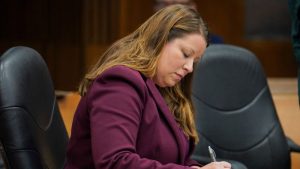 تم إطلاق سراح المحامي المؤيد لترامب من سجن العاصمة بعد تعهده بالاستسلام في قضية التلاعب بالانتخابات في ميشيغان