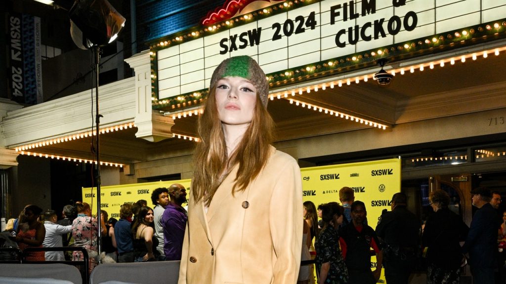 هانتر شيفر يداهم أرشيف برادا لـ SXSW