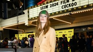 هانتر شيفر يداهم أرشيف برادا لـ SXSW