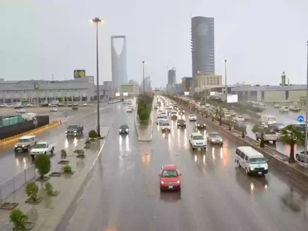 كسر التوقعات!! رسميًا.. الأرصاد السعودية تعلن استمرار موجة التقلبات!! أمطار رعدية ورياح