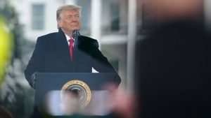 يكشف تقرير نيويورك تايمز عن شهادة خادم ترامب في 6 يناير