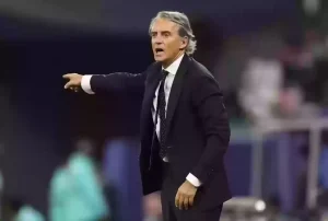 هل شعر بالذنب تجاه؟! رد فعل غريب من مانشيني عند سؤاله على أحد المعاقبين من لجنة الاحتراف