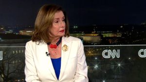 “ليس شيئًا كبيرًا”: بيلوسي تدافع عن استخدام بايدن لكلمة “غير قانوني” لوصف المهاجرين