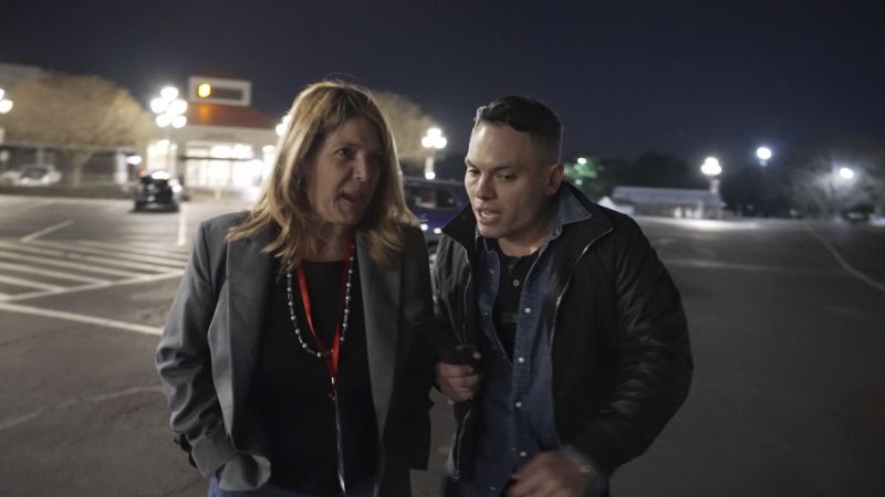 تواجه CNN مرشح الحزب الجمهوري في ولاية كارولينا الشمالية لقيادة المدارس العامة الذي قام بتغريد نظريات المؤامرة