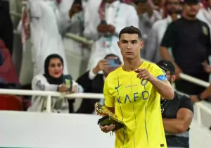 معجب رونالدو يُسبب أزمة كبرى لغريمه!! اليوتيوبر “سبيد” يُوثق واقعة طرده من مطعم ميسي