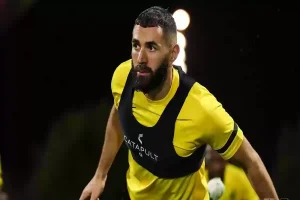 لا يستحق الكابتنية!! البلوي يُعلق على وجود بنزيما مع الاتحاد.. كأداء وشخصية داخل الملعب