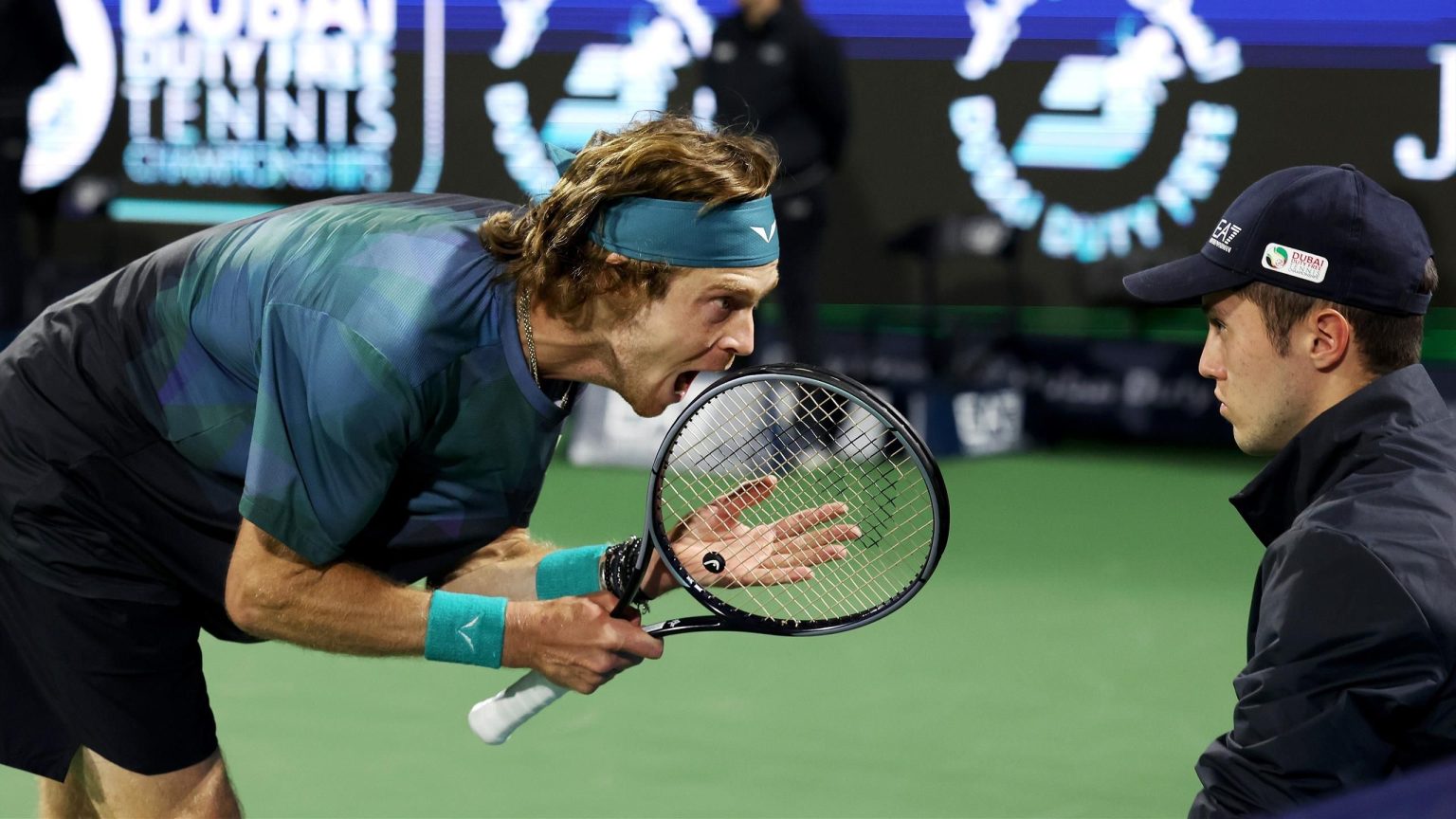 فشل أندريه روبليف في الوصول إلى الدور نصف النهائي في دبي بعد صراخه في وجه حكم الخط ألكسندر بوبليك