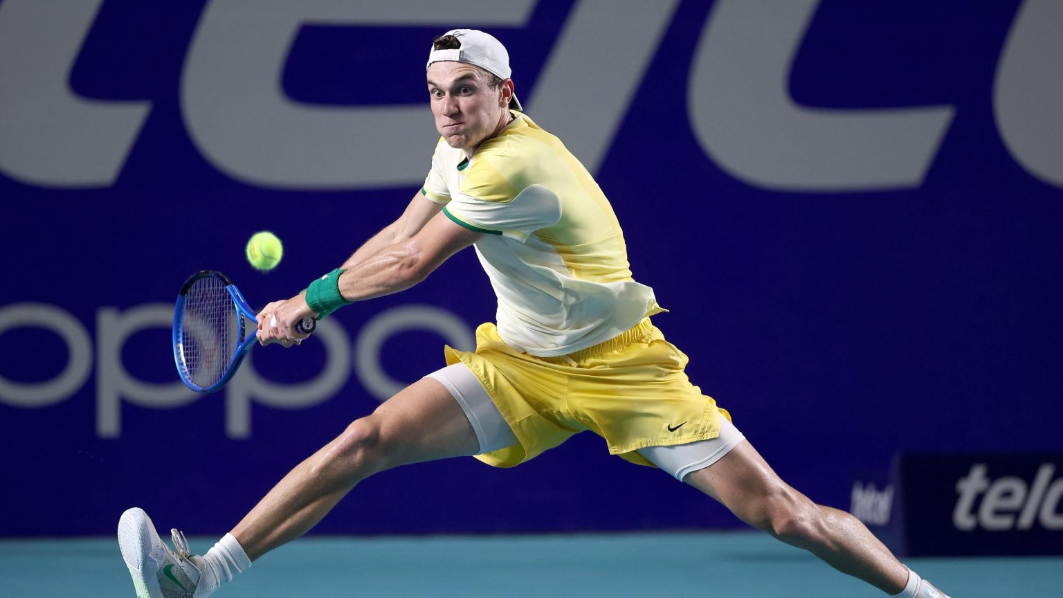 انتهت مسيرة جاك دريبر في أكابولكو بالتقاعد أمام أليكس دي ميناور، وتغلب كاسبر رود على هولجر رون ليصل إلى النهائي