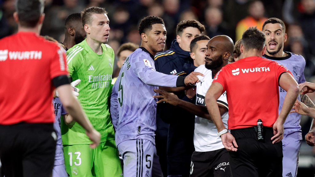 تم إيقاف بيلينجهام مباراتين بعد ثورة فالنسيا، واستأنف ريال مدريد الحكم