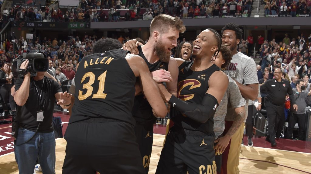 “متساهل جدًا” – انقطعت سلسلة انتصارات سيلتيكس عندما انفجر وايد لصالح كافاليرز في الربع الرابع