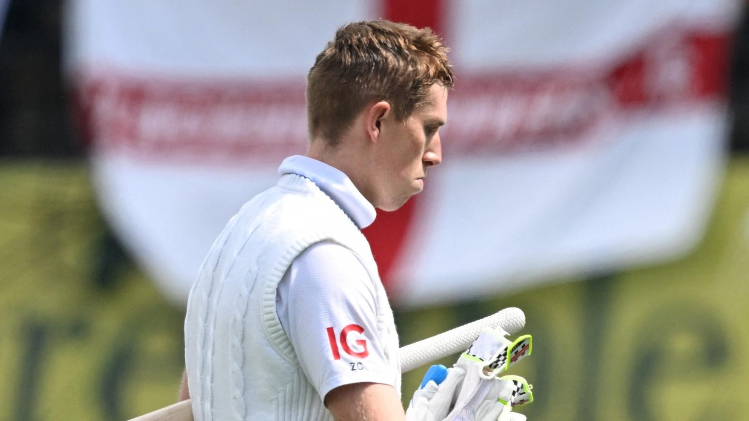 تنهار إنجلترا مرة أخرى مع سيطرة الهند في اليوم الأول من الاختبار النهائي