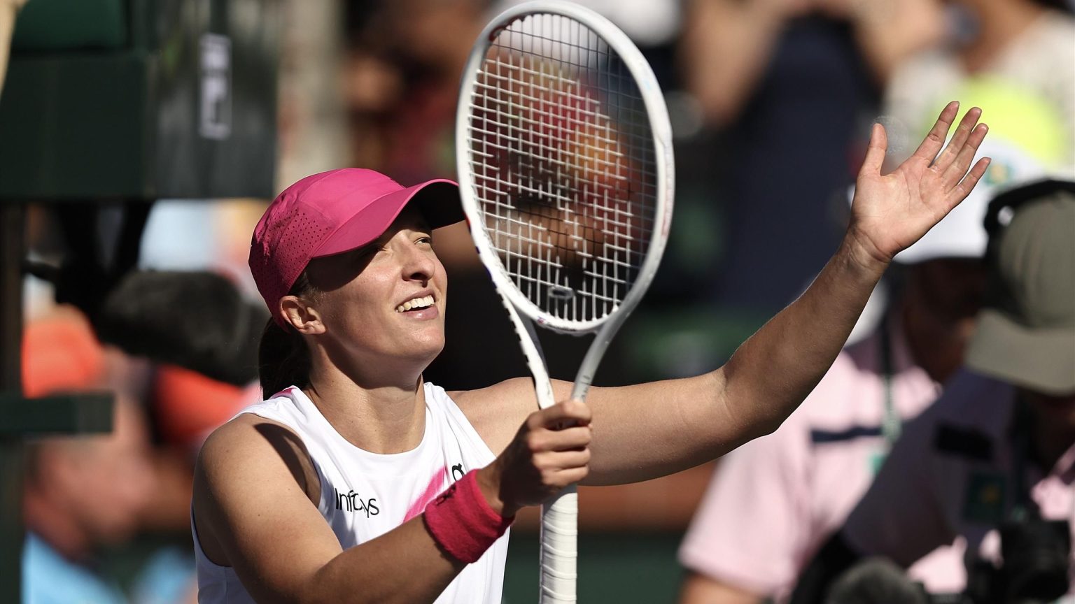 إيجا سوياتيك تتغلب على دانييل كولينز بينما تتغلب أنجليك كيربر على يلينا أوستابينكو في إنديان ويلز