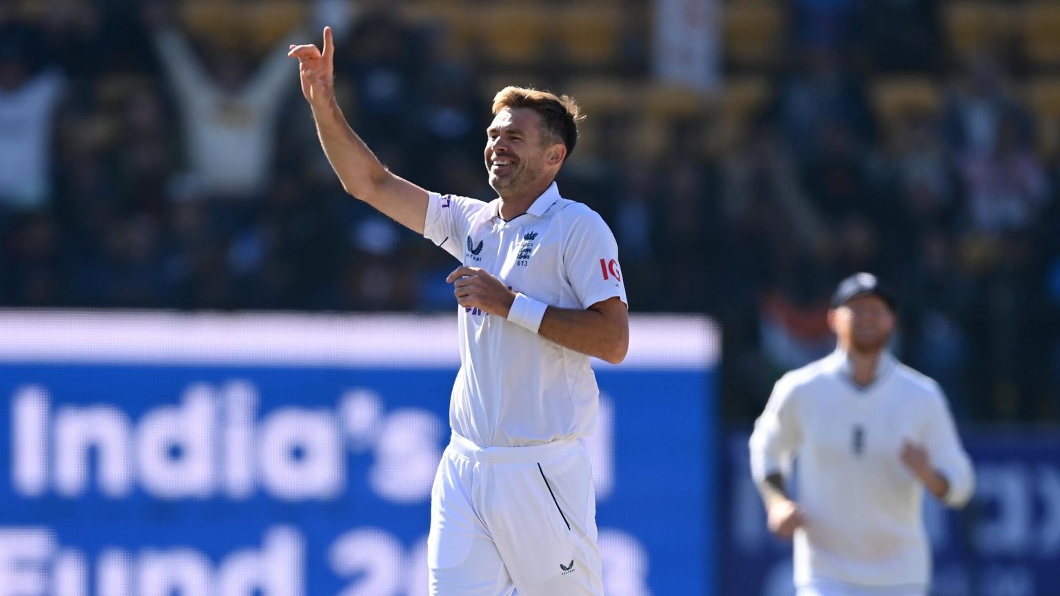 أندرسون “الرائع” يختم الويكيت رقم 700 للاختبار – “هناك مع العظماء”