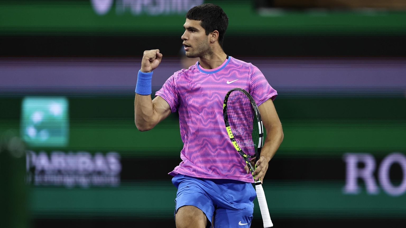 كارلوس ألكاراز يتعافى من بداية بطيئة ليكتسح ماتيو أرنالدي في إنديان ويلز، ويواجه فيليكس أوجيه-ألياسيم في الدور المقبل