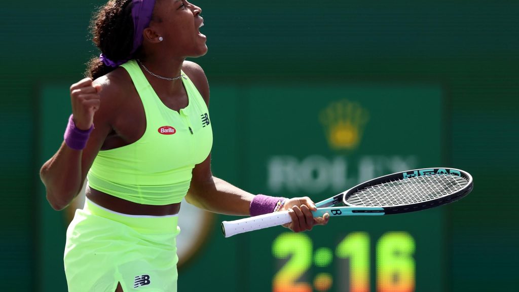 كوكو جوف تنجو من الخوف، وتتأهل كل من إيما رادوكانو وكاميرون نوري إلى الدور التالي في إنديان ويلز