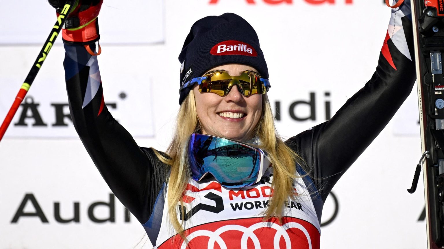 كأس العالم للتزلج على جبال الألب FIS: ميكايلا شيفرين تشير إلى عودتها من الإصابة عن طريق ختم الكرة الكريستالية في سباق التعرج في آري