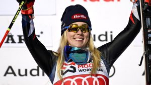 كأس العالم للتزلج على جبال الألب FIS: ميكايلا شيفرين تشير إلى عودتها من الإصابة عن طريق ختم الكرة الكريستالية في سباق التعرج في آري