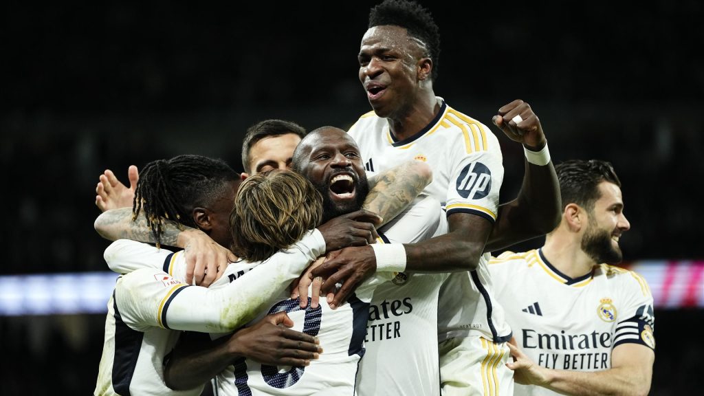 ريال مدريد 4-0 سيلتا فيغو: فينيسيوس جونيور يسجل الهدف، بينما يستعيد فريق كارلو أنشيلوتي صدارة الدوري الإسباني بفارق سبع نقاط