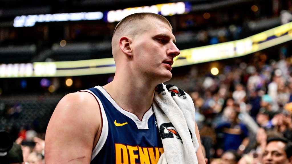 “نحن لسنا منسحبين” – نجوم يوكيتش يعودون بفوز ناجتس بـ 22 نقطة على رابتورز