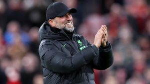 “لقد أعيد تنشيطه” – كول يصف قرار كلوب بمغادرة ليفربول بأنه “ضربة عبقرية”