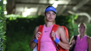 إيما رادوكانو تنسحب من بطولة ميامي المفتوحة 2024 بسبب مشكلة في الظهر حيث تعاني من انتكاسة إصابة أخرى