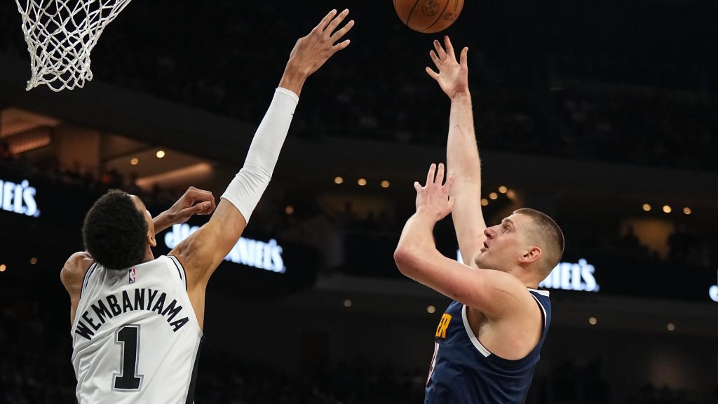 نجوم يوكيتش يتراكمون المزيد من البؤس على فريق ويمبانياما توتنهام بينما يتقدم ناجتس إلى القمة