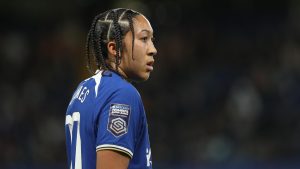 “لقد كانت غير قابلة للعب” – هايز يشيد بجيمس “المنشق” لعرضه في الفوز على أرسنال