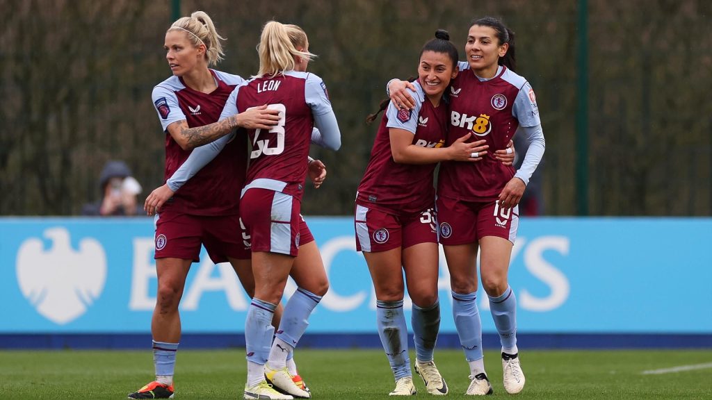 تمسك أستون فيلا ليحقق فوزًا رئيسيًا على إيفرتون بعد رؤية ستينفيك باللون الأحمر