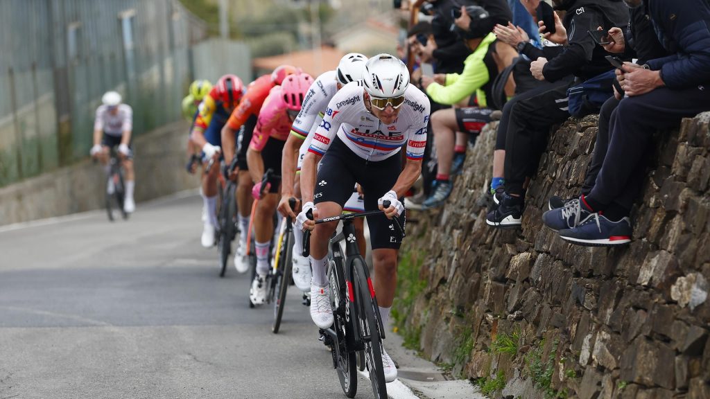 ميلانو-سانريمو: آدم بليث يتحدث عن تكتيكات فريق الإمارات الإماراتي بينما يحتل تاديج بوجاكار المركز الثالث – “الخطة فشلت بشكل كبير”