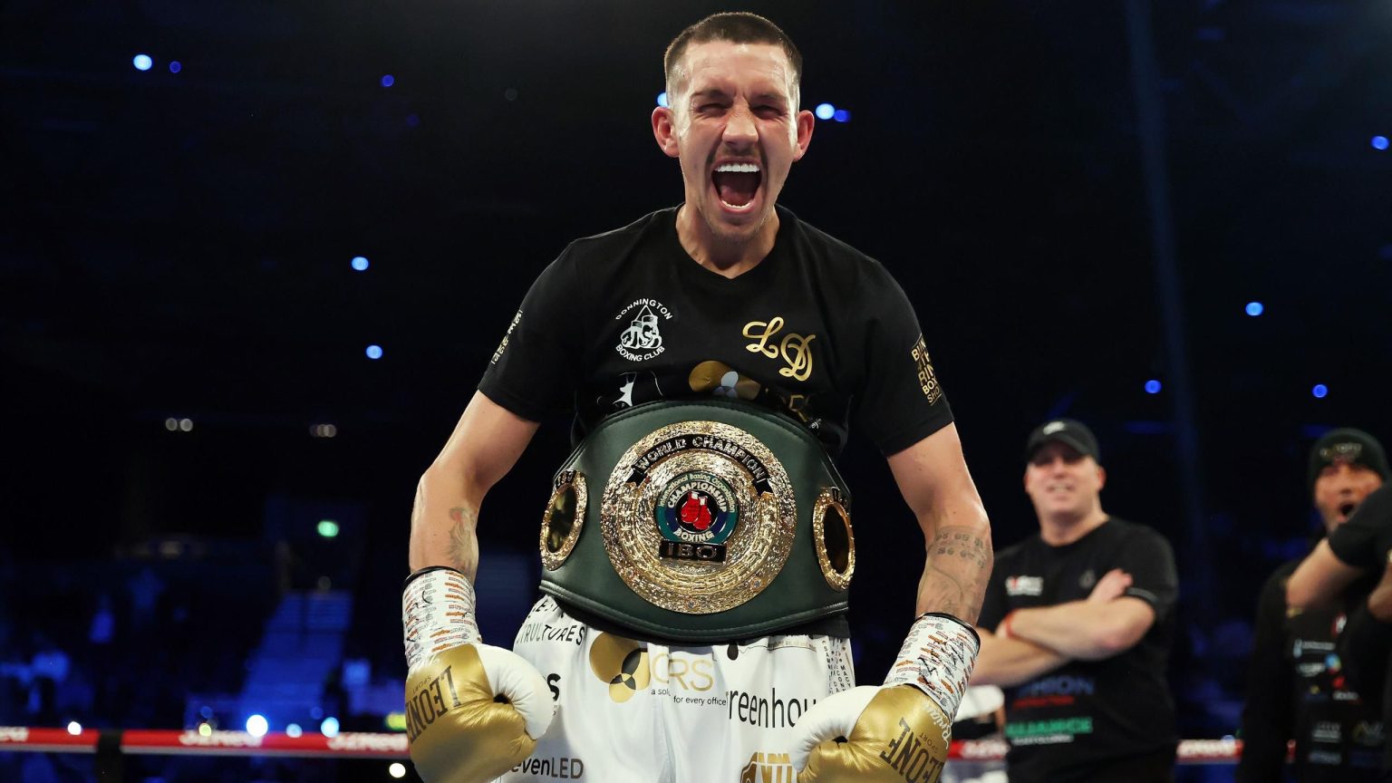 يبحث ديفيز عن “عام 2024 الضخم” بينما يشيد وارن بالفوز “العالمي المستوى” على روبلز للحصول على لقب IBO العالمي