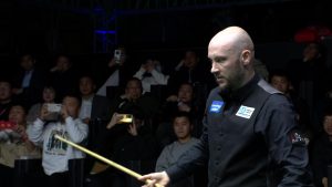 بطولة العالم المفتوحة 2024: زاك سوريتي يحقق أول كسر أقصى 147 على الإطلاق في هزيمة مليئة بالأحداث أمام دينغ جونهوي في يوشان