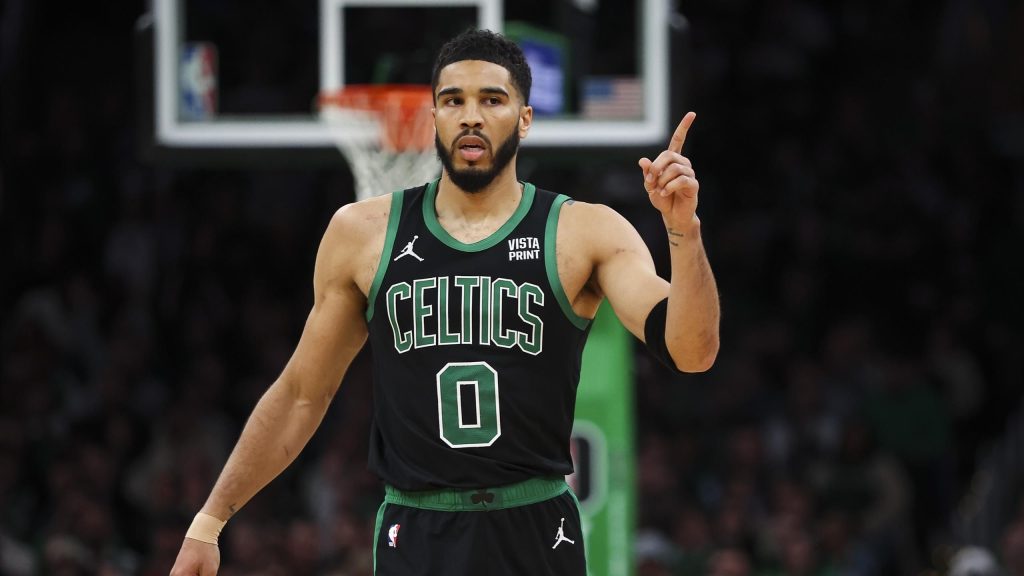 ينفي سلتكس الملهم تاتوم انتفاضة باكس المتأخرة ليحقق فوزًا مهمًا