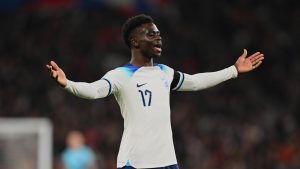 ساكا ينسحب من تشكيلة إنجلترا قبل مباراتي البرازيل وبلجيكا الوديتين بسبب الإصابة