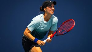 بطولة ميامي المفتوحة 2024: أنهيلينا كالينينا تهزم كارولين وزنياكي في مباراة مثيرة، وانسحاب خصم كاتي بولتر