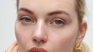 أفضل 23 منتج تجميل لهذا العام، وفقًا لفريق التجميل في Vogue