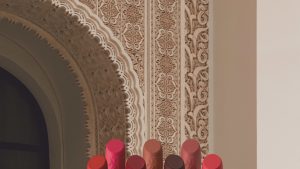 تعاون Estée Lauder مع Sabyasachi يحتفل بالتراث الهندي